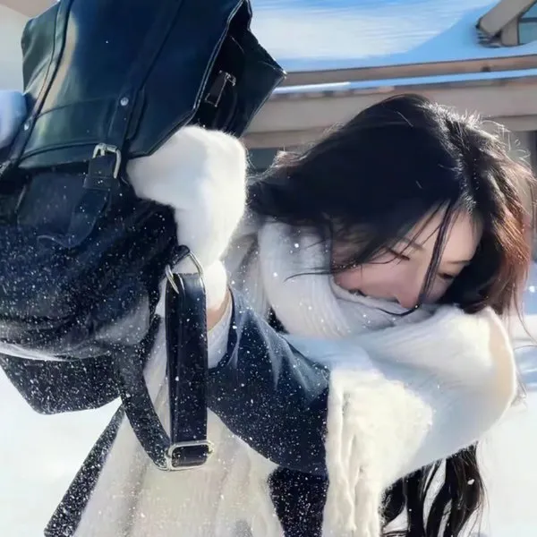悬疑惊悚必看《大逃杀》未删减修复版：荒岛吃鸡鼻祖，同班同学的残酷自相残杀