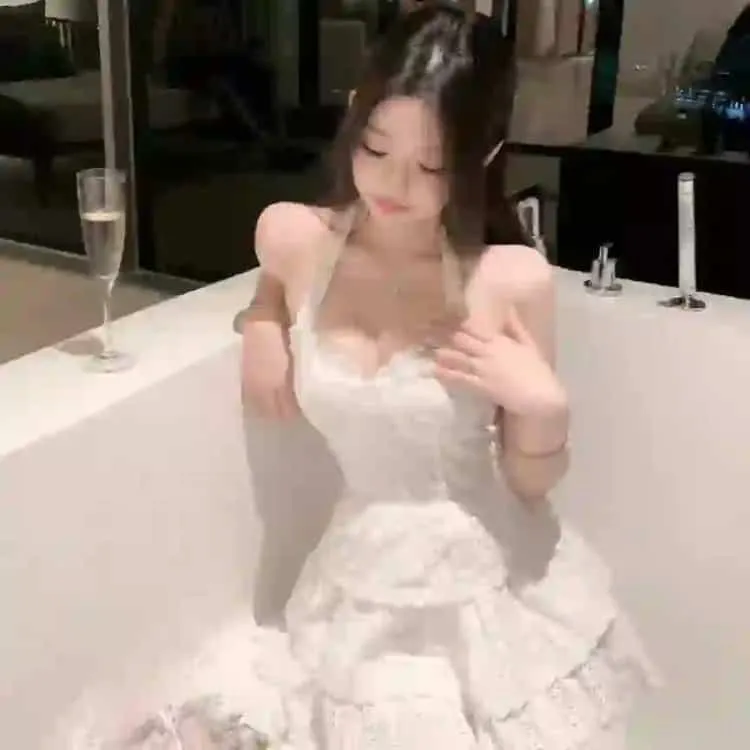 经典古装剧情片《王的男人》李准基绝美登场：民间戏子卷入残酷宫廷内斗，悲情落幕