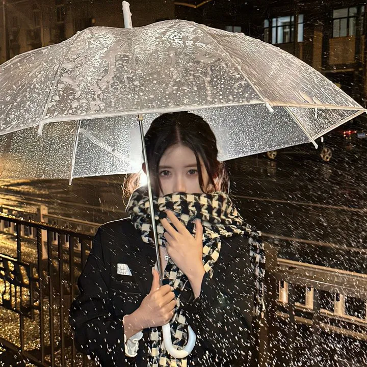 岩井俊二忧郁之作《关于莉莉周的一切》：网络暴力与残酷青春，唯美画面掩盖下的绝望